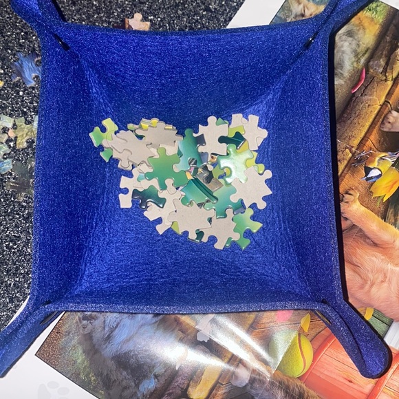 Puzzle Mat. Puzzle piece holders, bag, mat, velcro straps & blow up. - Picture 4 of 4